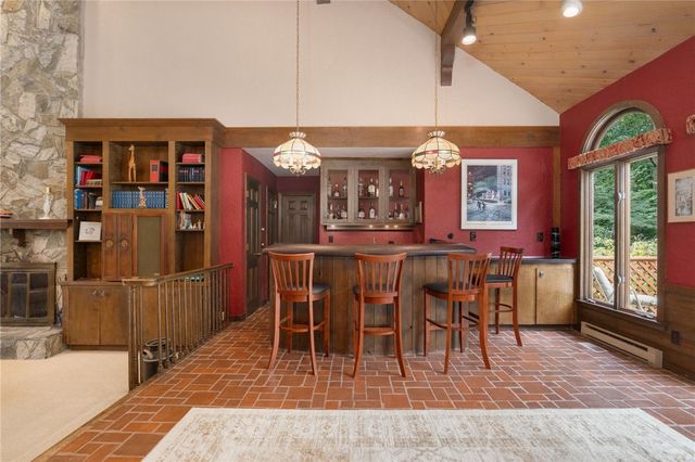 2 Lancers Lane, Lincoln, RI 02865