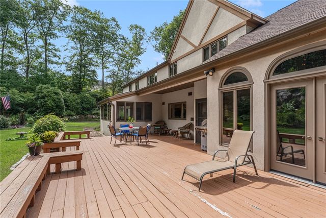 2 Lancers Lane, Lincoln, RI 02865