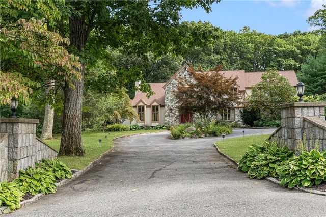 2 Lancers Lane, Lincoln, RI 02865