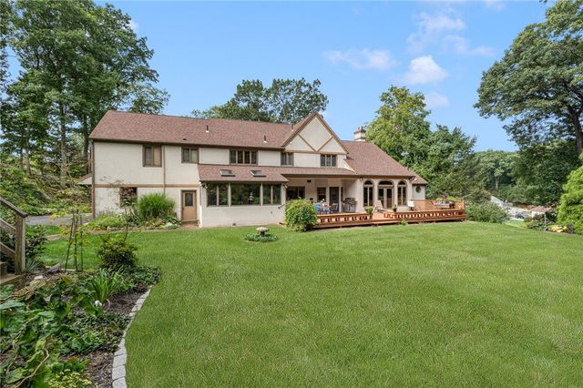 2 Lancers Lane, Lincoln, RI 02865