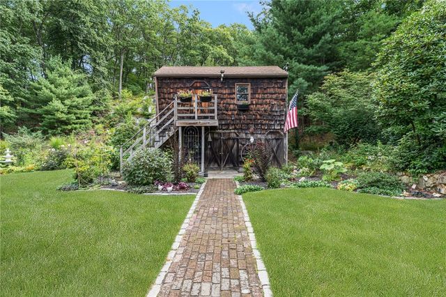 2 Lancers Lane, Lincoln, RI 02865