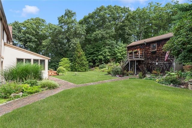 2 Lancers Lane, Lincoln, RI 02865