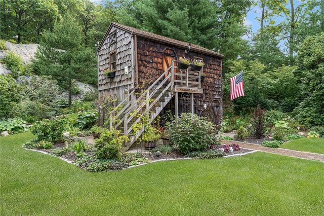 2 Lancers Lane, Lincoln, RI 02865
