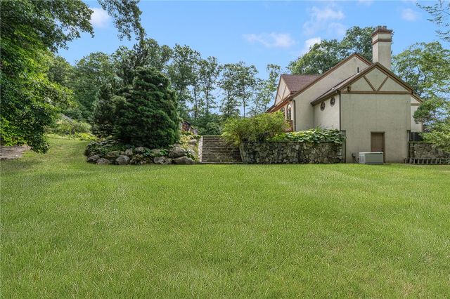 2 Lancers Lane, Lincoln, RI 02865