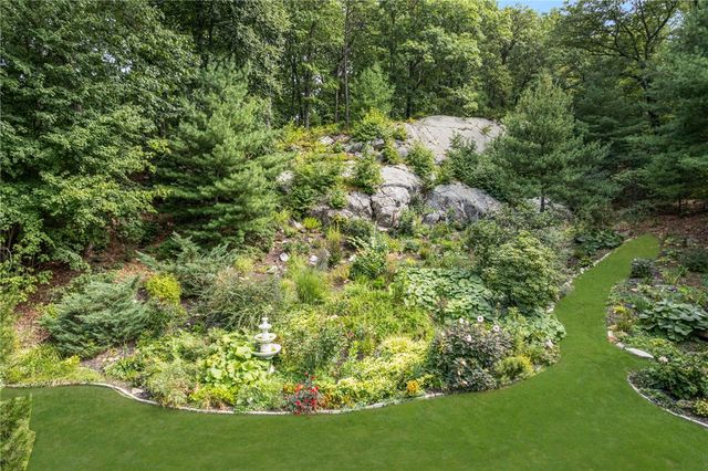 2 Lancers Lane, Lincoln, RI 02865