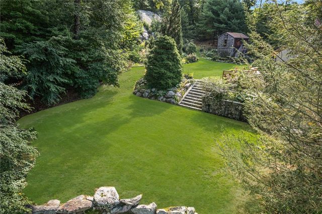 2 Lancers Lane, Lincoln, RI 02865
