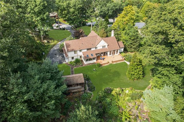 2 Lancers Lane, Lincoln, RI 02865