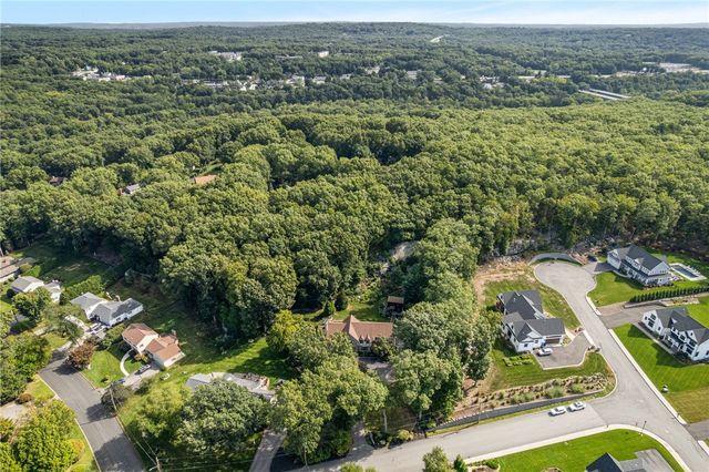 2 Lancers Lane, Lincoln, RI 02865