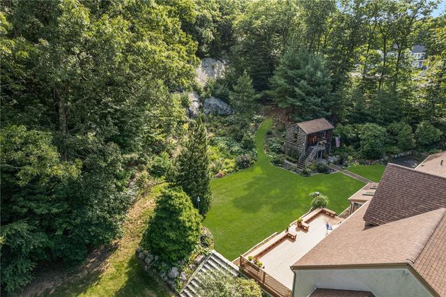 2 Lancers Lane, Lincoln, RI 02865