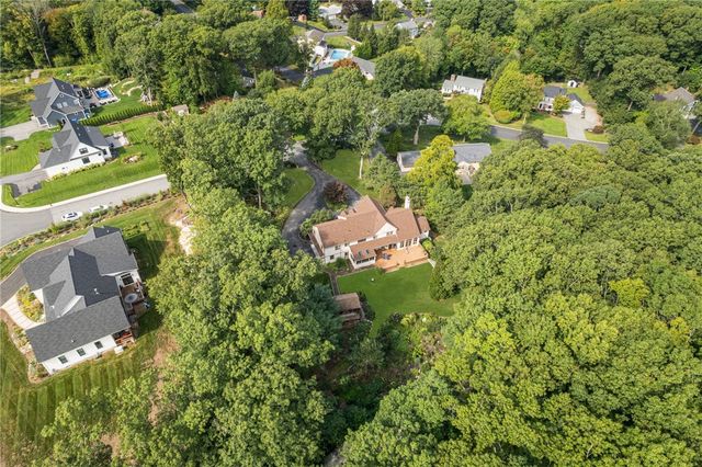 2 Lancers Lane, Lincoln, RI 02865