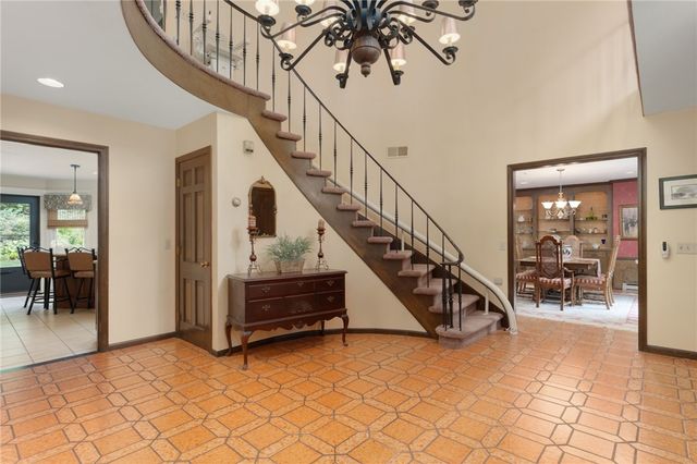 2 Lancers Lane, Lincoln, RI 02865