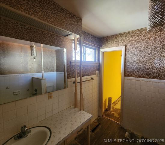 1672 S Velma Avenue, Atoka, OK 74525