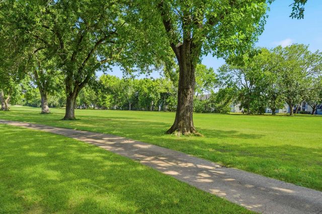 1627 Pecan Crossing Drive, Richmond, TX 77406