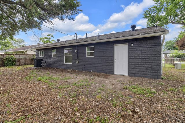 3219 Brea Crest St, Houston, TX 77093