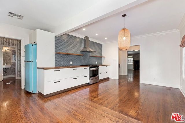 5912 Canyon, Los Angeles, CA 90068