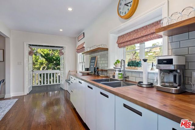 5912 Canyon, Los Angeles, CA 90068