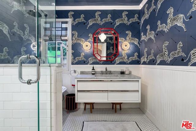 5912 Canyon, Los Angeles, CA 90068