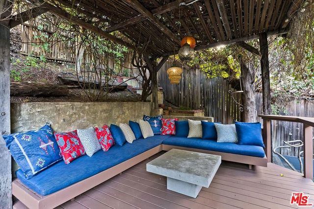 5912 Canyon, Los Angeles, CA 90068