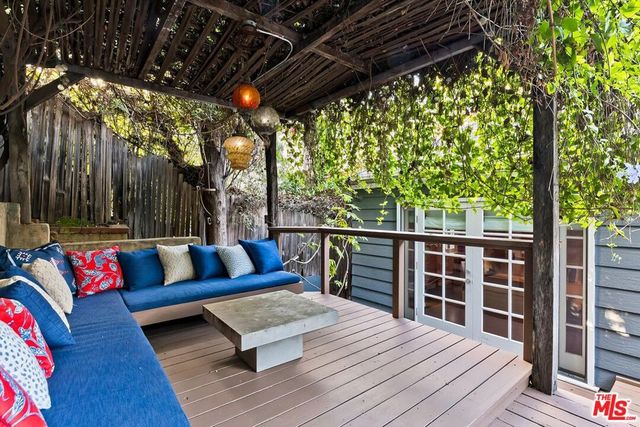 5912 Canyon, Los Angeles, CA 90068