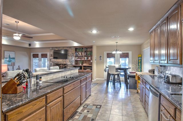 1010 Kiowa Drive W, Lake Kiowa, TX 76240