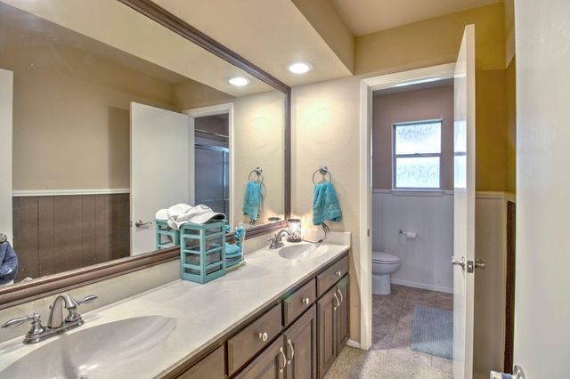 1010 Kiowa Drive W, Lake Kiowa, TX 76240