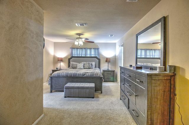1010 Kiowa Drive W, Lake Kiowa, TX 76240
