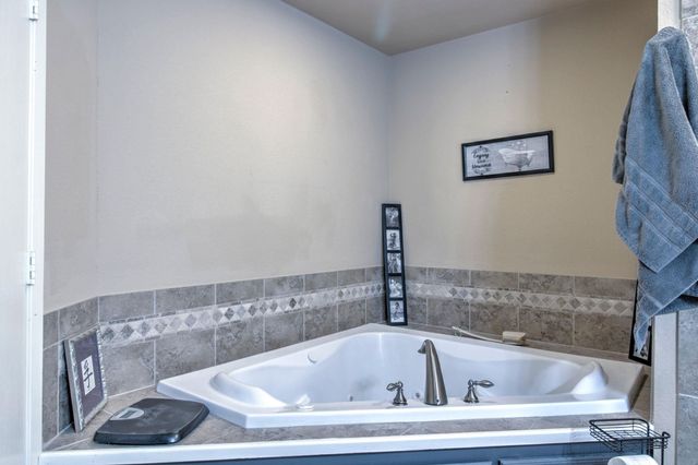 1010 Kiowa Drive W, Lake Kiowa, TX 76240