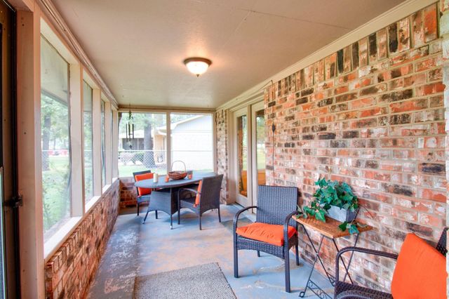 1010 Kiowa Drive W, Lake Kiowa, TX 76240