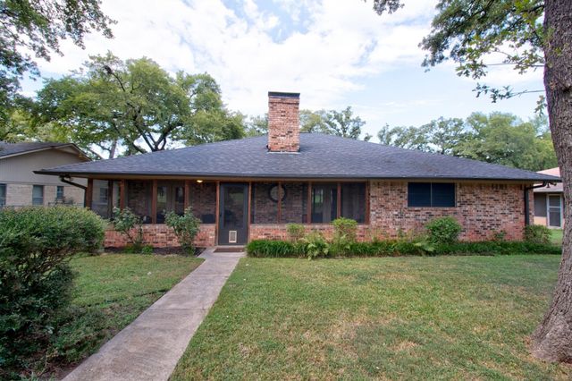 1010 Kiowa Drive W, Lake Kiowa, TX 76240