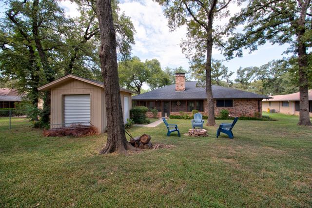 1010 Kiowa Drive W, Lake Kiowa, TX 76240