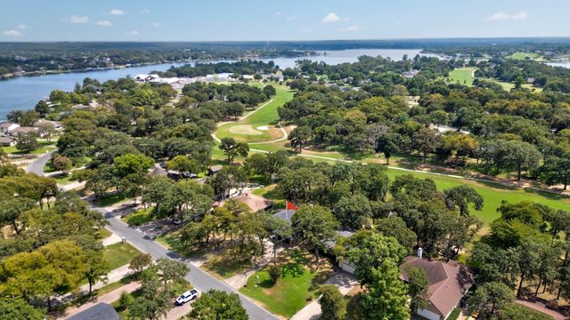 1010 Kiowa Drive W, Lake Kiowa, TX 76240
