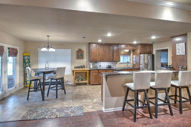 1010 Kiowa Drive W, Lake Kiowa, TX 76240