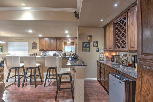 1010 Kiowa Drive W, Lake Kiowa, TX 76240