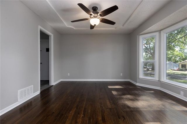 9010 E 75th Street, Raytown, MO 64138