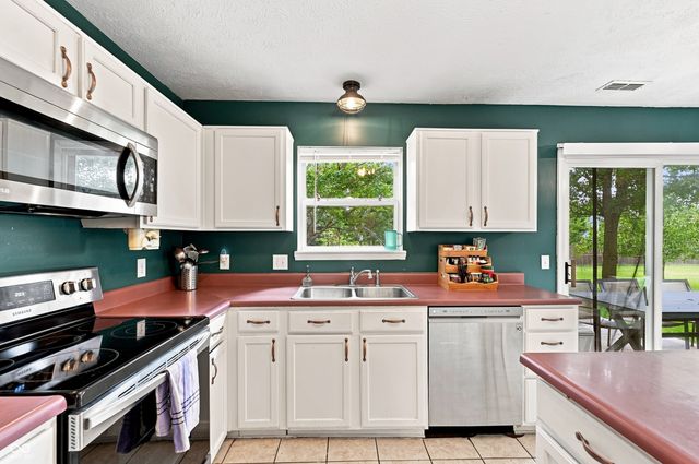 10615 Regis Court, Indianapolis, IN 46239
