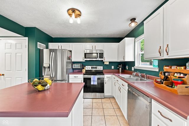10615 Regis Court, Indianapolis, IN 46239