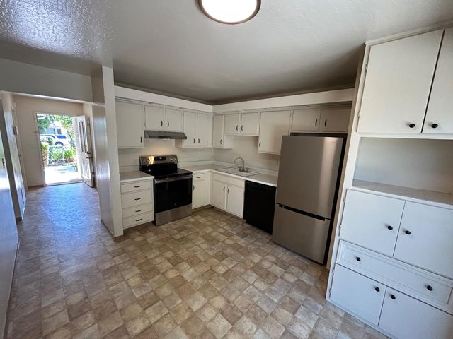 633 Saint George Drive, Salinas, CA 93905