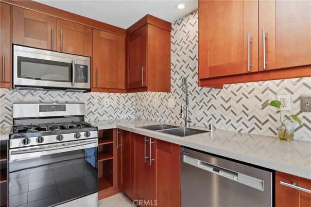 549 N Springbrook North, Irvine, CA 92614