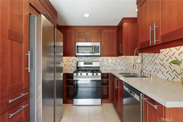 549 N Springbrook North, Irvine, CA 92614