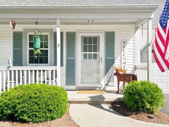 5 Wolff Drive, Essex, VT 05452