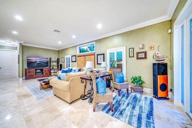 512 NE 12th Avenue, Fort Lauderdale, FL 33301