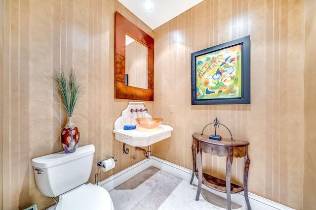 512 NE 12th Avenue, Fort Lauderdale, FL 33301