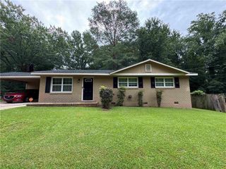 2027 Chestnut Log Drive, Lithia Springs, GA 30122