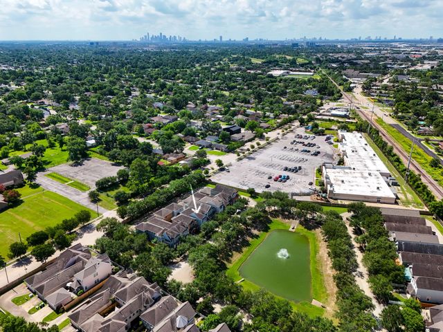 4618 Oak Laurel Lane, Houston, TX 77092