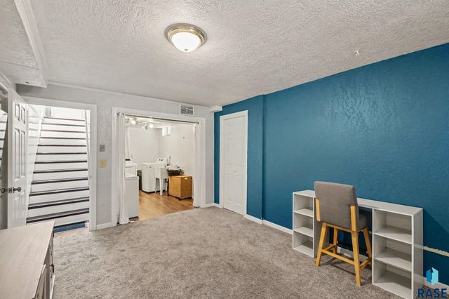 816 S Western Ave Avenue, Sioux Falls, SD 57104