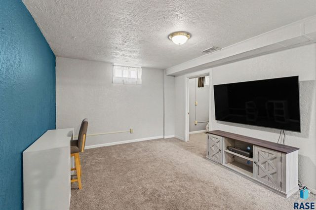 816 S Western Ave Avenue, Sioux Falls, SD 57104