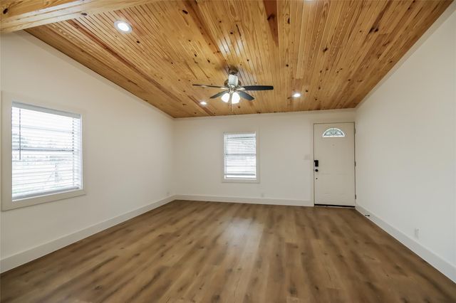 16606 W Crosby Street, Crosby, TX 77532