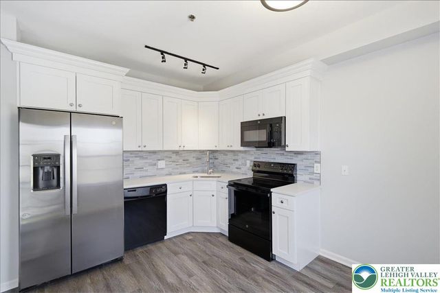 946 Nittany Court C221, South Whitehall Twp, PA 18104