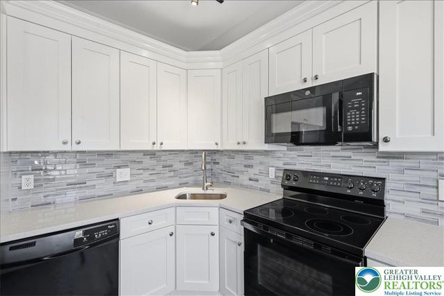 946 Nittany Court C221, South Whitehall Twp, PA 18104