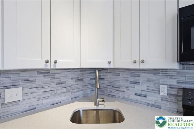 946 Nittany Court C221, South Whitehall Twp, PA 18104